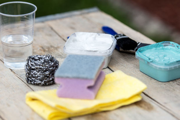 Szó­da­bi­kar­bó­nát ön­tött a fal­fes­tékbe, nem hi­szed el, mi tör­tént