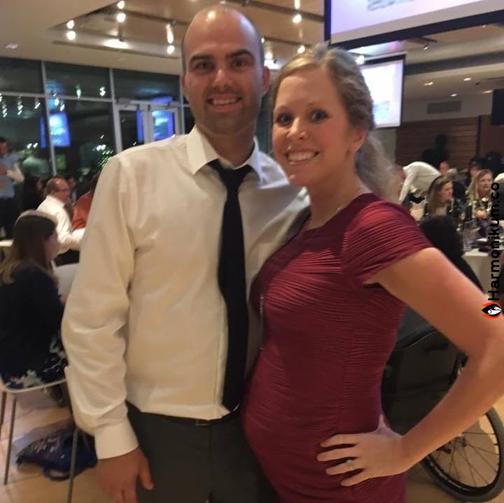 A fáradt anya 2 napos órás küzdelem után világra hozta a babát. Aztán az orvos a lába közé pillant, és majdnem elájul